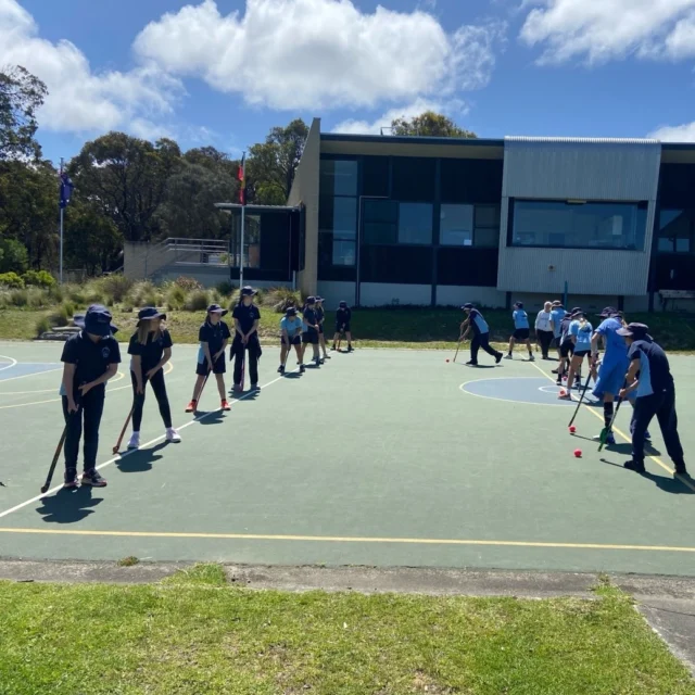 Hockey Geelong offers local primary schools the opportunity to participate in our annual program of practical hockey sessions conducted in the school during class times.

The sessions can run as Hockey Roadshows, with one-off sessions for each class, or Sporting Schools programs with multiple sessions for each class.

The program allows students to experience hockey, often for the first time, and learn the basic skills and perhaps to discover that they enjoy the game.

The 2025 year has so far included 18 schools who have hosted hockey programs, allowing nearly 3200 students to learn about hockey.

We are looking for volunteers to assist with school programs booked in Terms 3 and 4. If you have some time during school hours we would love your help.
https://signup.com/go/ccgdniH